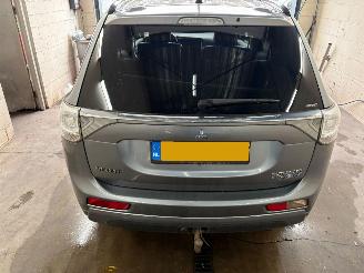 Mitsubishi Outlander 2.0 PHEV instyle picture 3
