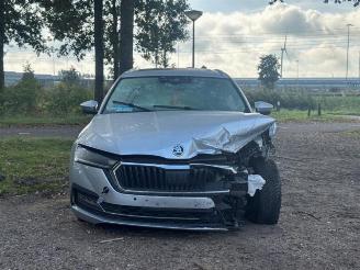 Vrakbiler auto Skoda Octavia Octavia Combi (NXAC), Combi 5-drs, 2019 1.0 TSI e-TEC 12V 2021/9