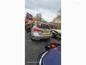 Vrakbiler auto Mercedes A-klasse A (177.0), Hatchback, 2018 / 2026 1.3 A-180 Turbo 16V 2019/6