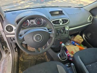 Renault Clio Clio III (BR/CR), Hatchback, 2005 / 2014 1.2 16V 75 picture 9