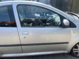 Peugeot 107 107, Hatchback, 2005 / 2014 1.0 12V picture 2