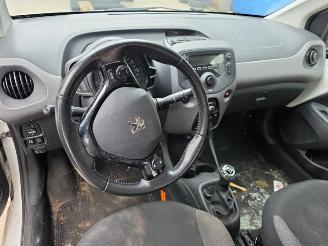 Peugeot 108 108, Hatchback, 2014 1.0 12V VVT-i picture 10