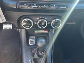 Coche siniestrado Alfa Romeo Giulietta Giulietta (940), Hatchback, 2010 / 2020 1.4 TB 16V MultiAir 2011/11