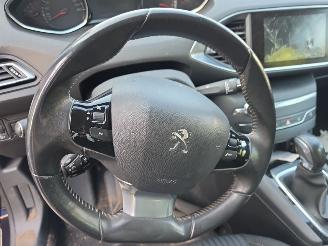 Peugeot 308 1.2 picture 14