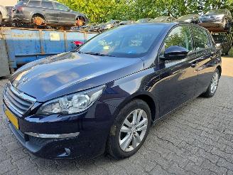 Peugeot 308 1.2 picture 2