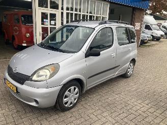 Coche accidentado Toyota Yaris-verso YARIS VERSO 1.3 16V VVTI 2000/3