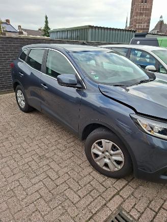 uszkodzony samochody osobowe Renault Kadjar 1.2  96 KW 2017/3