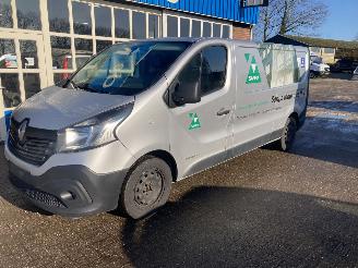 krockskadad bil bedrijf Renault Trafic TRAFIC 125 L2 AIRCO NAVI 2017/3