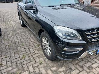 Vaurioauto  passenger cars Mercedes ML Ml 350 benzine motor defect 2013/5