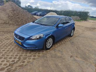 Volvo V-40 2.0 diesel airco picture 3