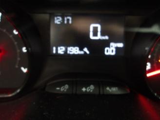 Peugeot 208  picture 12