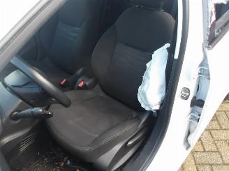 Peugeot 208  picture 28