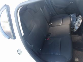 Peugeot 208  picture 23