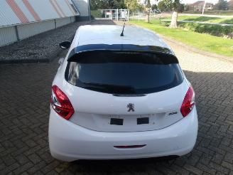 Peugeot 208  picture 6