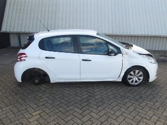 Peugeot 208  picture 8