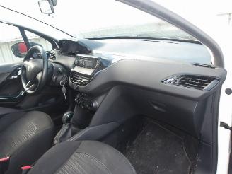 Peugeot 208  picture 22