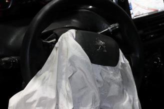 Peugeot 208 208 I (CA/CC/CK/CL), Hatchback, 2012 / 2019 1.6 Blue HDi 100 picture 15