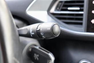 Peugeot 308 308 SW (L4/L9/LC/LJ/LR), Combi 5-drs, 2014 / 2021 1.6 BlueHDi 120 picture 17