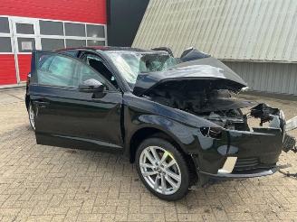 Vrakbiler auto Audi A3 A3 Sportback (8VA/8VF), Hatchback 5-drs, 2012 / 2020 1.0 TFSI 12V 2017/6
