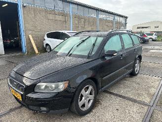 uszkodzony samochody osobowe Volvo V-50 2.4 I 2005/11