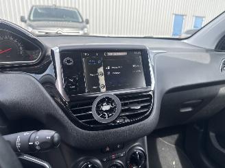 Peugeot 208 1.0 VTI picture 6