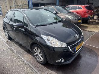 Coche accidentado Peugeot 208 1.0 VTI 2013/12