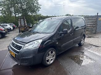 krockskadad bil bedrijf Peugeot Partner 120   1.6  HDI 2015/9