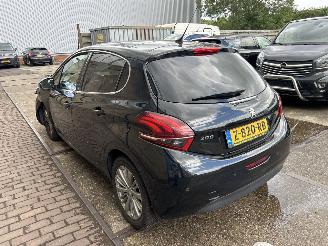 Coche accidentado Peugeot 208 1.2 PURETECH BLEU PREMIUM 2015/10