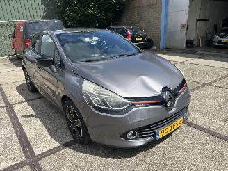 Damaged car Renault Clio 0.9 TCE EXPRESSION 2013/2