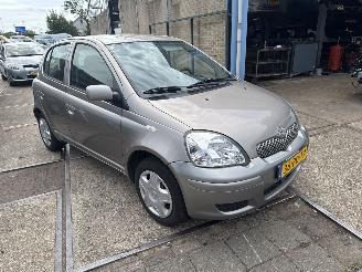 Damaged car Toyota Yaris 1.3  16V    VVT-I 2004/5