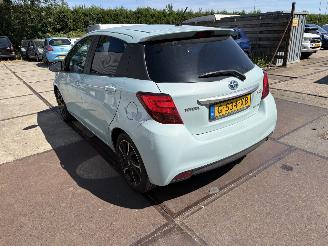 Damaged car Toyota Yaris 1.5  Hybrid Dynamic 2015/4