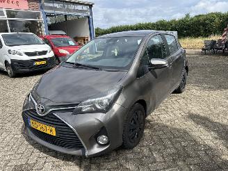 uszkodzony samochody osobowe Toyota Yaris 1.3 VVT-I TREND 2016/8