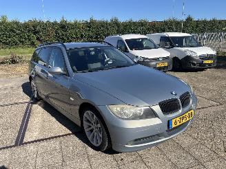 Vaurioauto  passenger cars BMW 3-serie 318 I 2006/9