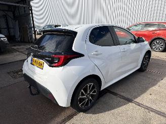 damaged passenger cars Toyota Yaris 1.5 Hybrid Dynamic 2022/2