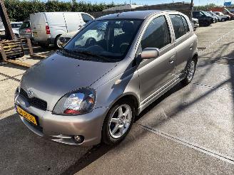 Voiture accidenté Toyota Yaris 1.5 -16V  VVT-i   T SPORT 2002/9