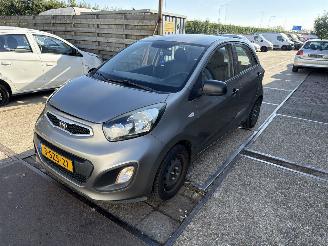 skadebil auto Kia Picanto 1.0 CVVT ISG  Airco 2014/1