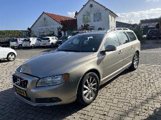 Vaurioauto  passenger cars Volvo V-70 2.0 D3 SUMMUM 2011/11