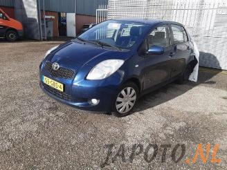 Coche siniestrado Toyota Yaris Yaris II (P9), Hatchback, 2005 / 2014 1.3 16V VVT-i 2008/9