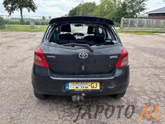 Toyota Yaris Yaris II (P9), Hatchback, 2005 / 2014 1.3 16V VVT-i picture 13