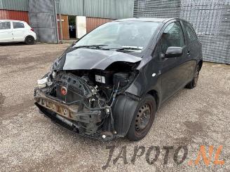 Coche siniestrado Toyota Yaris Yaris II (P9), Hatchback, 2005 / 2014 1.3 16V VVT-i 2006/9