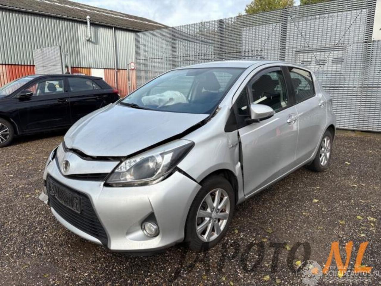 Toyota Yaris Yaris III (P13), Hatchback, 2010 / 2020 1.5 16V Hybrid