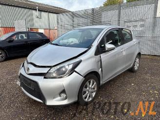 Vrakbiler auto Toyota Yaris Yaris III (P13), Hatchback, 2010 / 2020 1.5 16V Hybrid 2013/1