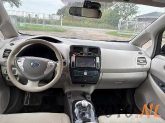 Nissan Leaf Leaf (ZE0), Hatchback, 2010 / 2017 Leaf picture 9