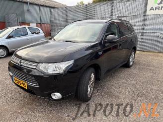 Coche siniestrado Mitsubishi Outlander Outlander (GF/GG), SUV, 2012 / 2022 2.0 16V PHEV 4x4 2013/12