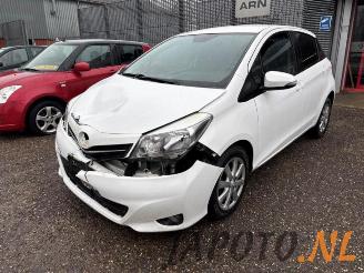 Vrakbiler auto Toyota Yaris Yaris III (P13), Hatchback, 2010 / 2020 1.33 16V Dual VVT-I 2013/11