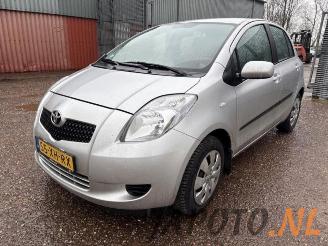 Vrakbiler auto Toyota Yaris Yaris II (P9), Hatchback, 2005 / 2014 1.3 16V VVT-i 2007/6