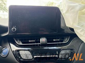 Toyota C-HR C-HR (X1,X5), SUV, 2016 1.8 16V Hybrid picture 10