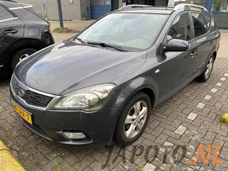 skadebil auto Kia Cee d Cee'd Sporty Wagon (EDF), Combi, 2007 / 2012 1.4 16V 2010/6