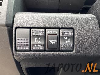 Mazda 5 5 (CR19), MPV, 2004 / 2010 2.0 CiDT 16V Normal Power picture 12
