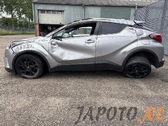 Toyota C-HR C-HR (X1,X5), SUV, 2016 1.8 16V Hybrid picture 2